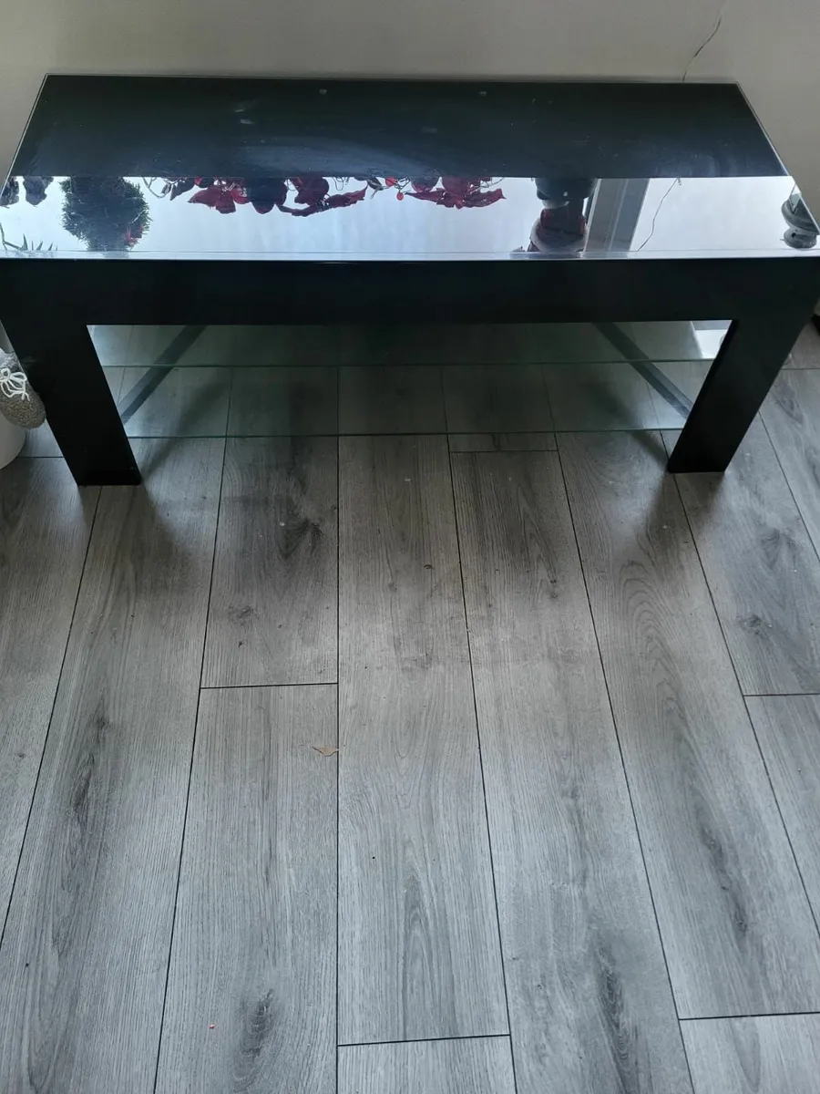 Tv glass table - Image 1