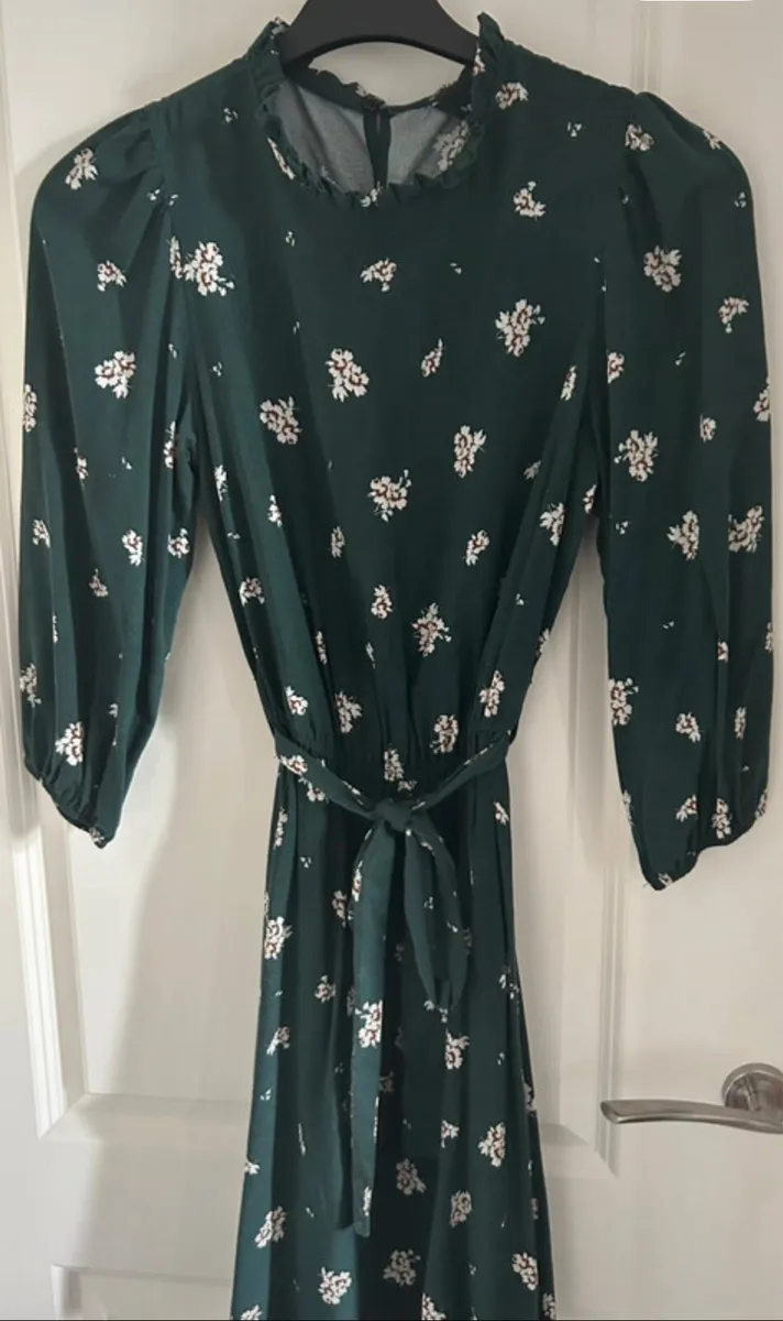 New Look Green Floral midi dress BNWT - Image 1