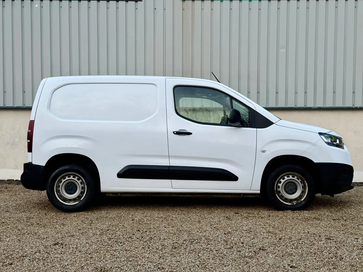 Toyota Proace 3 Seater 1.5d SWB with Vat - Image 3