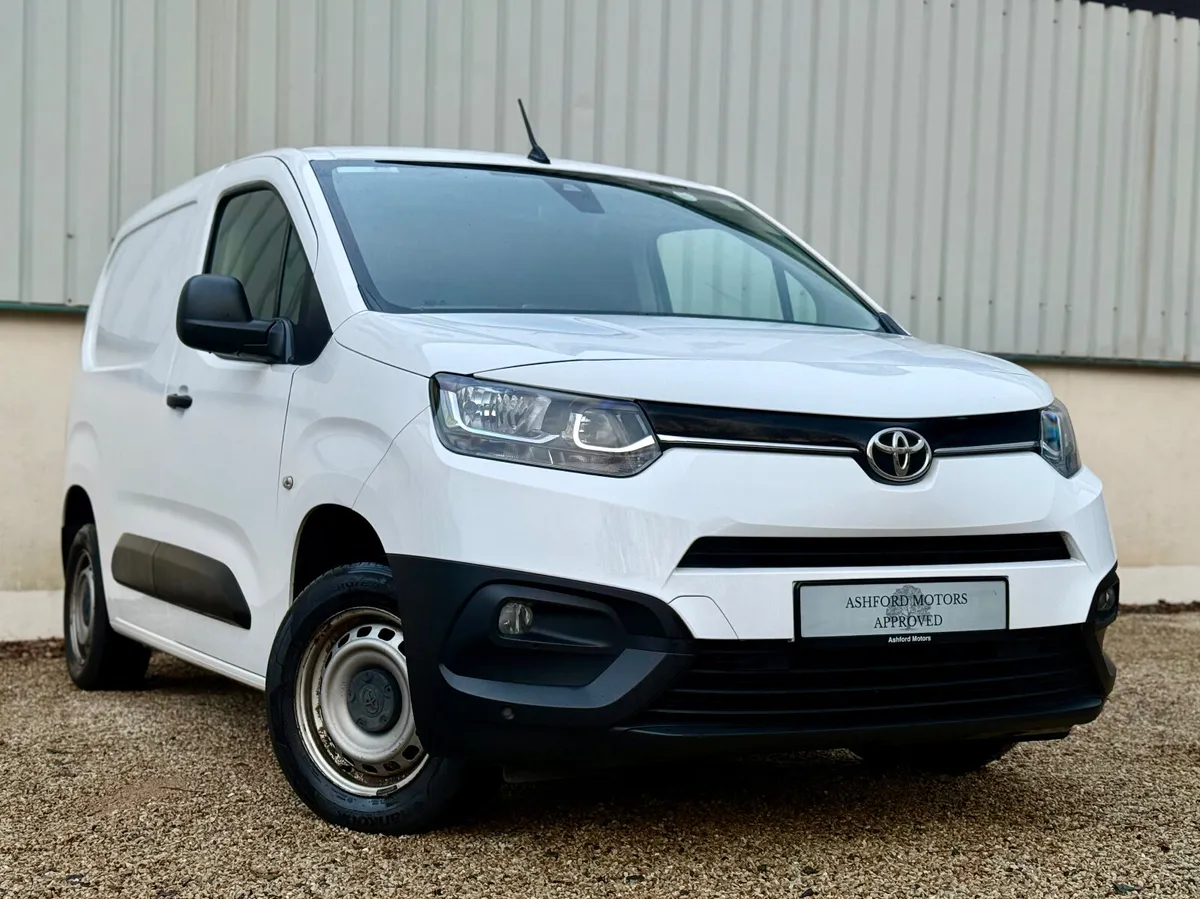 Toyota Proace 3 Seater 1.5d SWB with Vat - Image 1