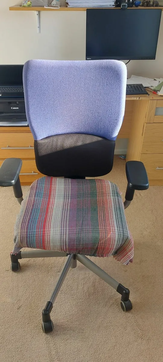Office chair - Image 1