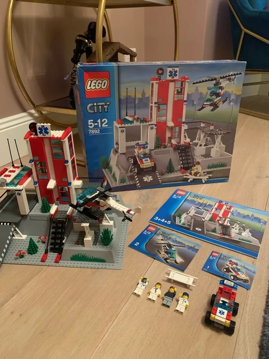 Retired Lego Hospital set 7892 - Image 1