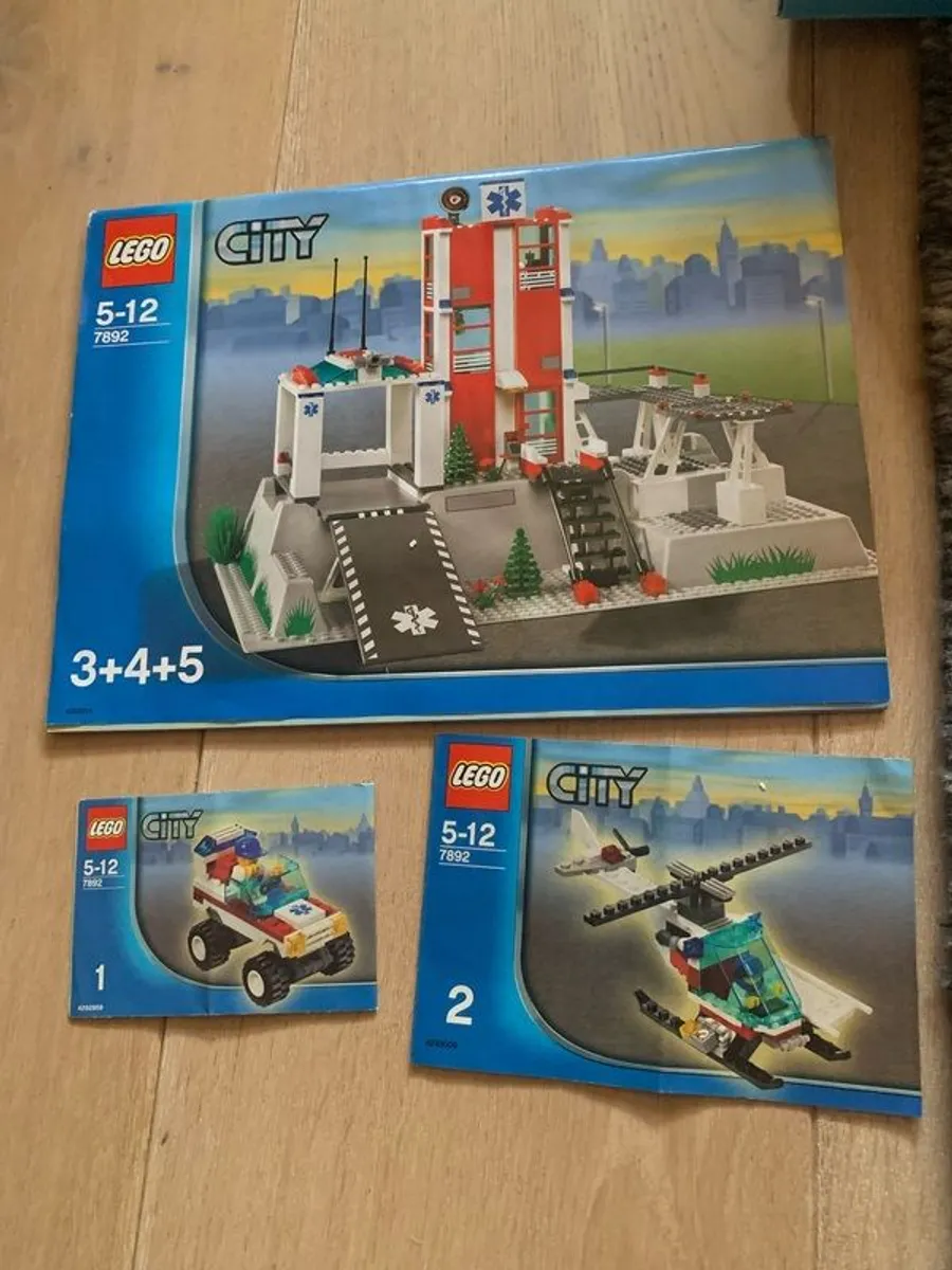 Retired Lego Hospital set 7892 - Image 2
