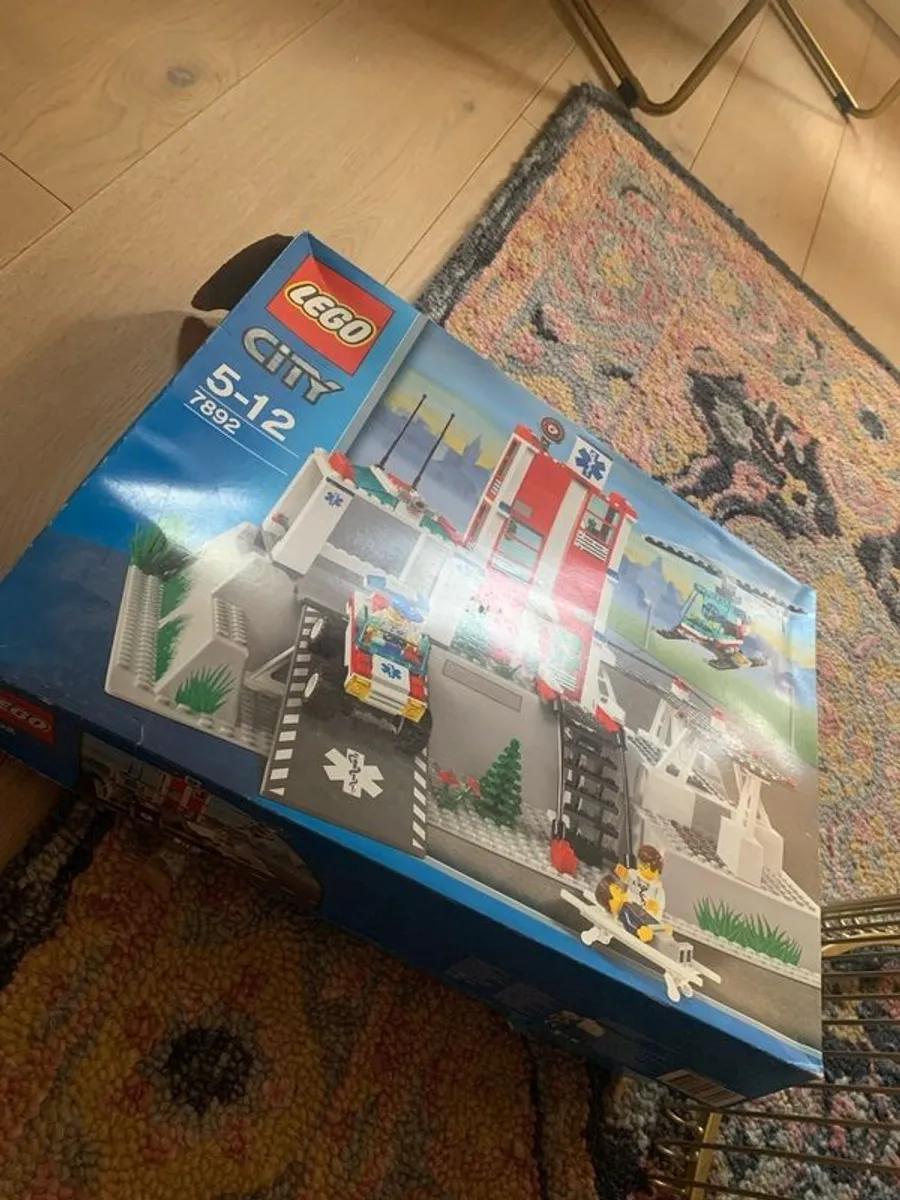 Retired Lego Hospital set 7892 - Image 4