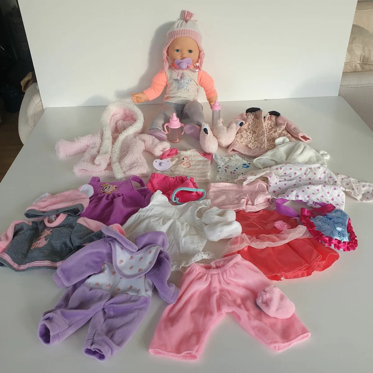 Baby talking doll with lots of clothes - Image 1