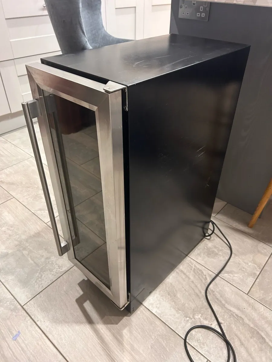 Amica wine cooler fridge - Image 3
