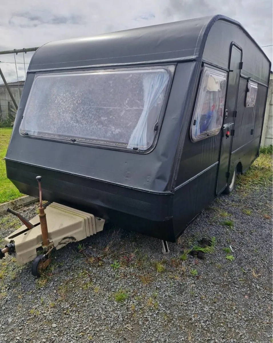 Free caravan - Image 1