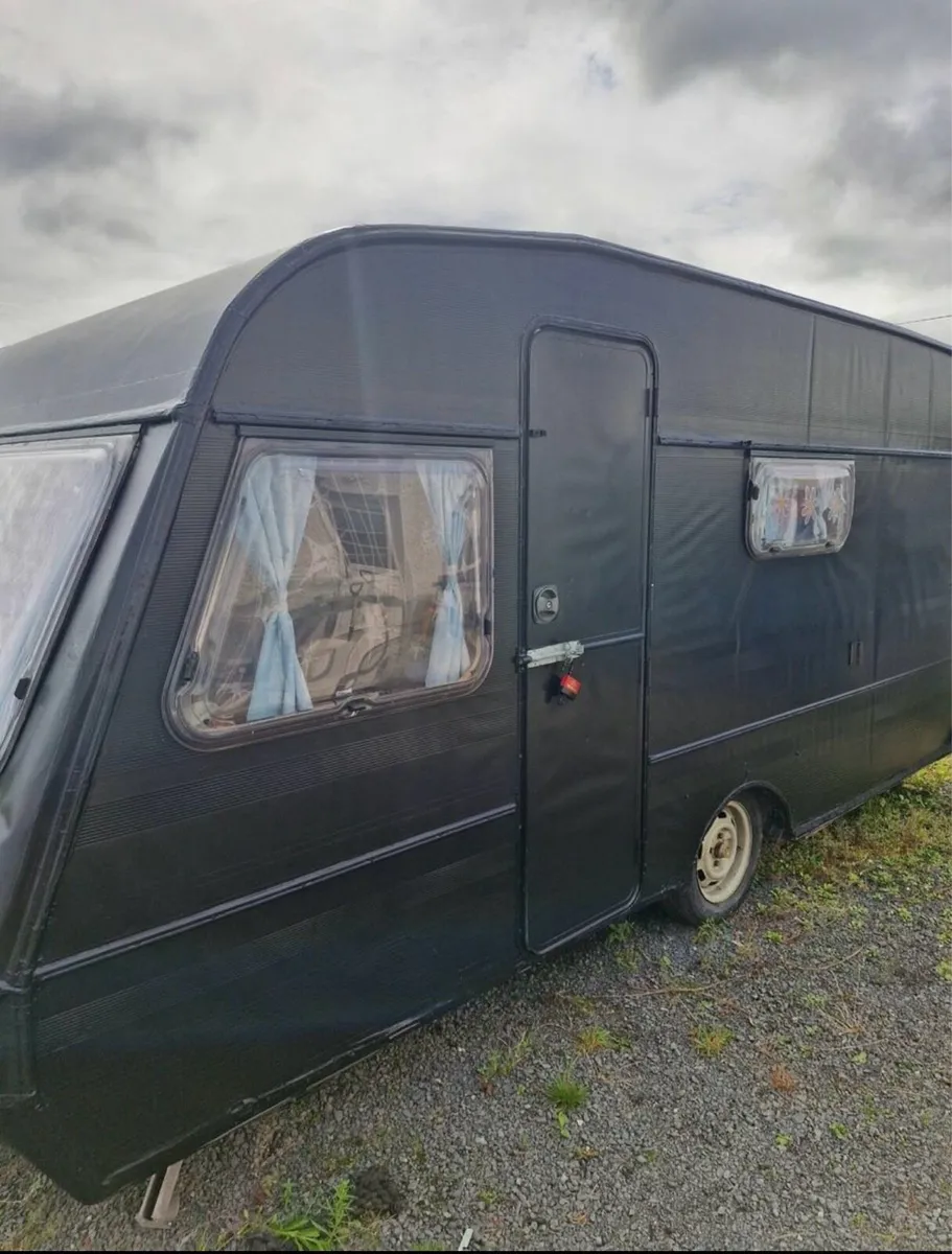 Free caravan - Image 2