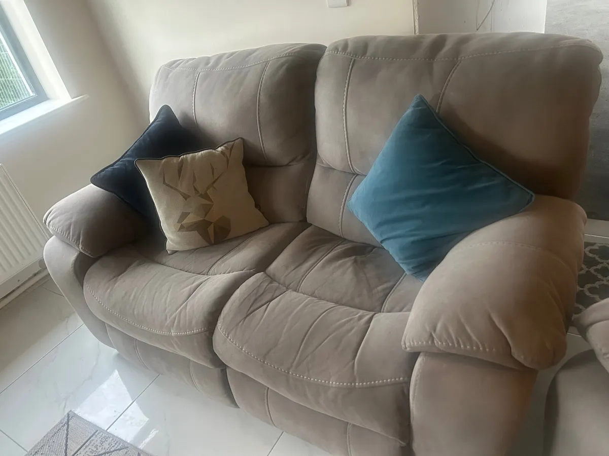 2 seater couch and 1 seater recliner - Image 1