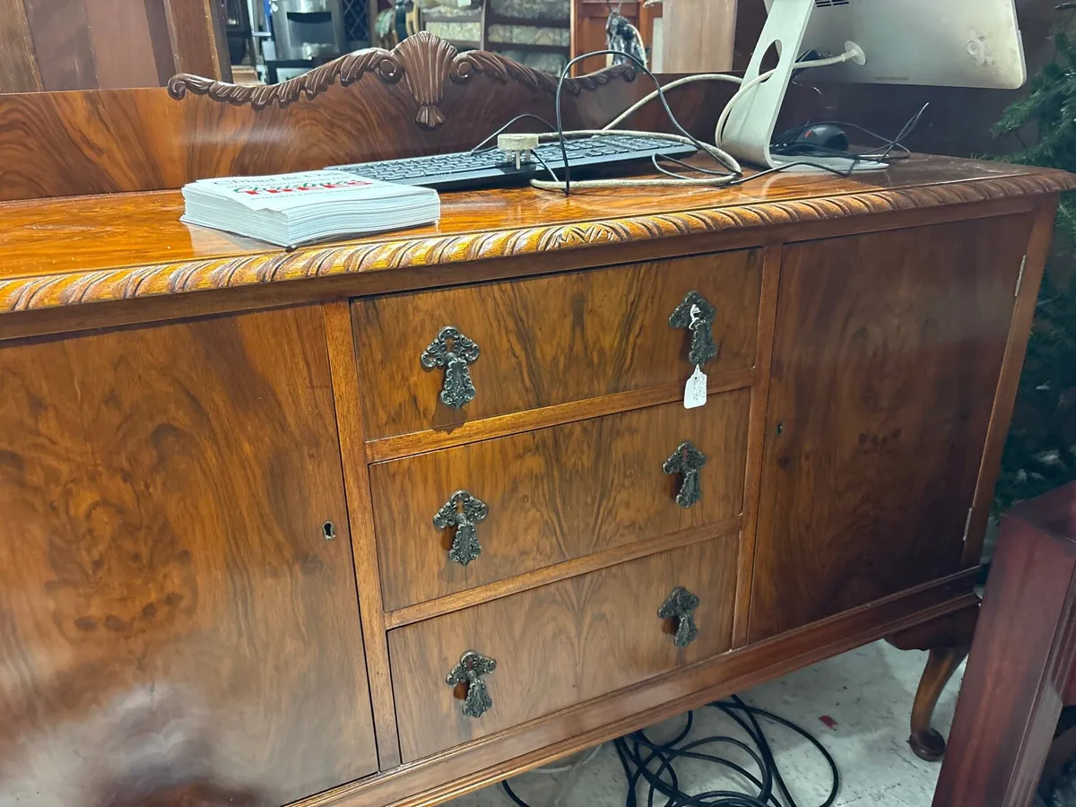 A vintage burl wood sideboard - Image 1