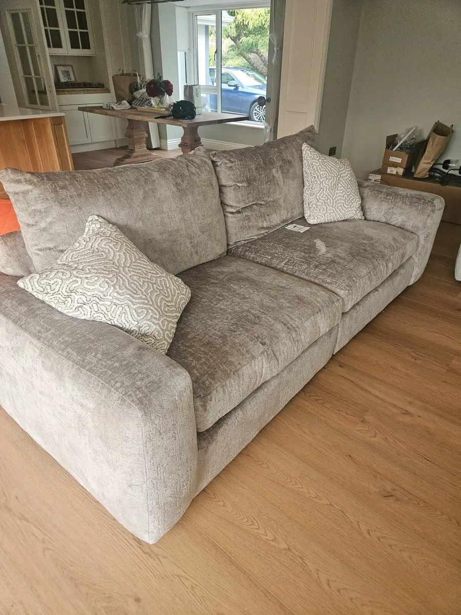 Couch 4 seater - Image 2