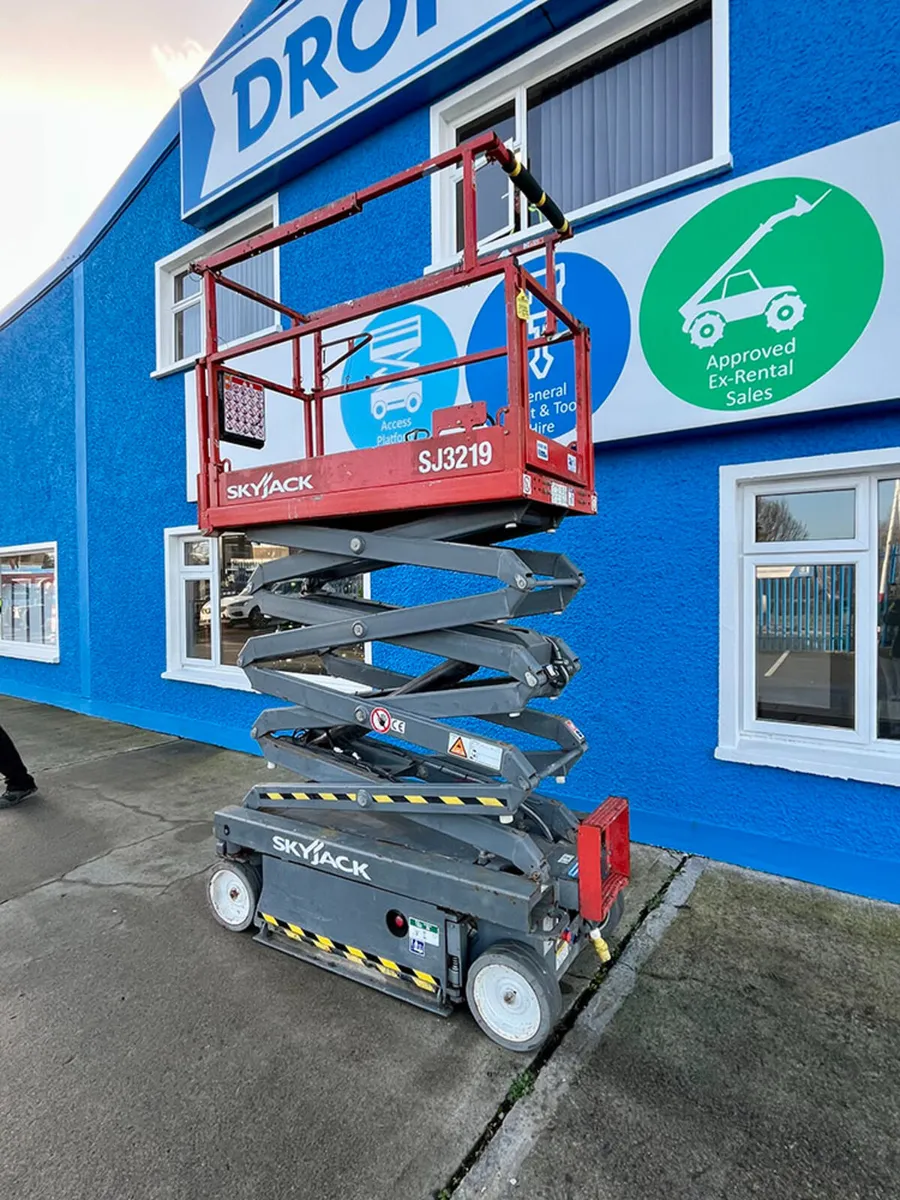 Skyjack SJ3219 Electric Scissor Lift - Image 3