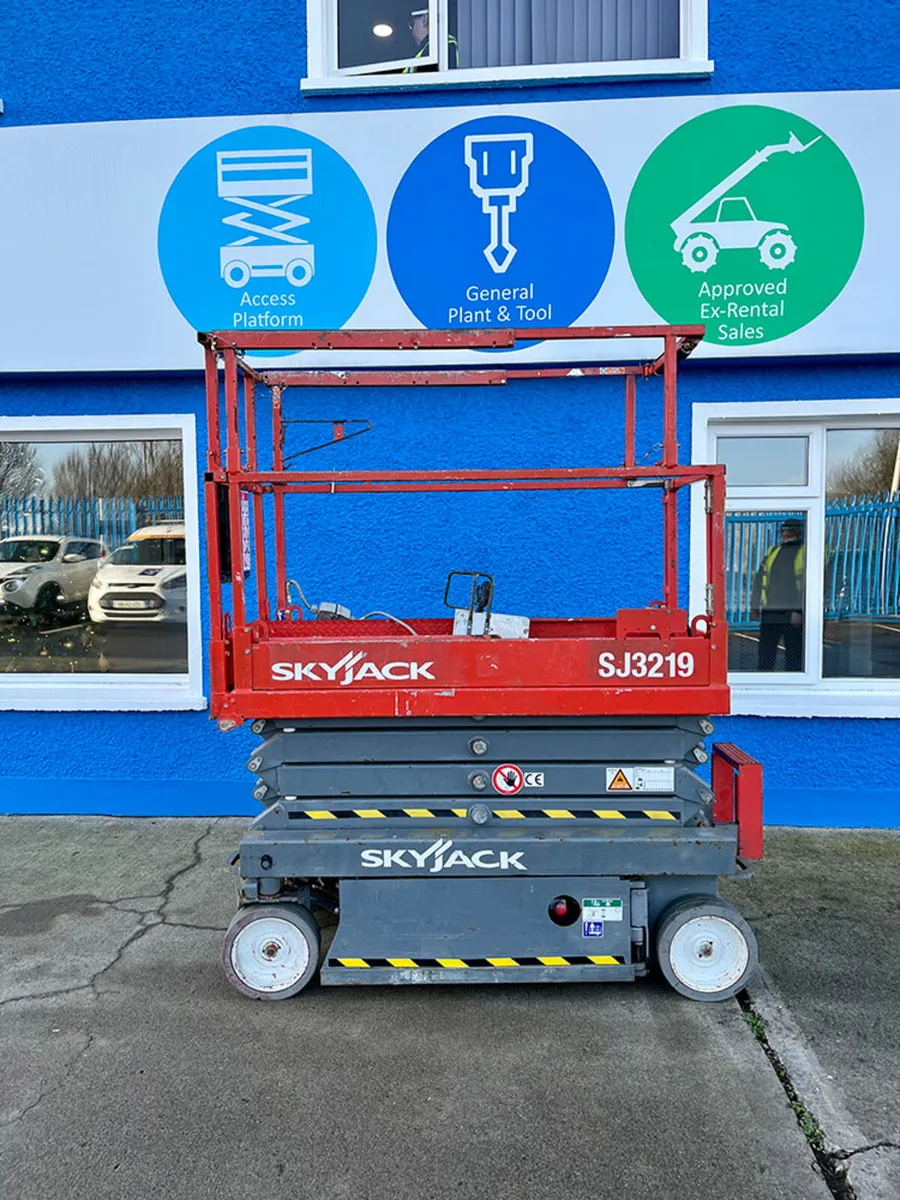Skyjack SJ3219 Electric Scissor Lift - Image 4