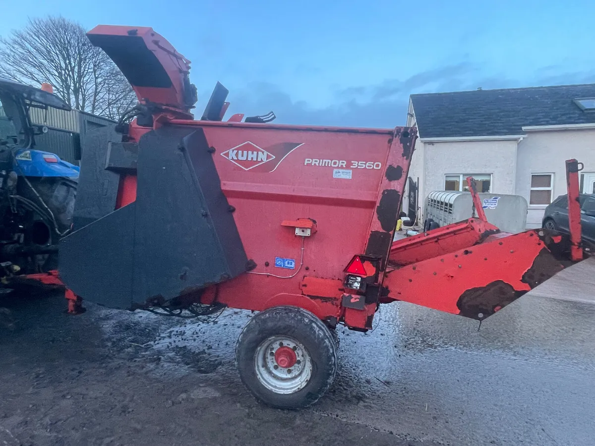 Kuhn 3560 straw/silage chopper - Image 1