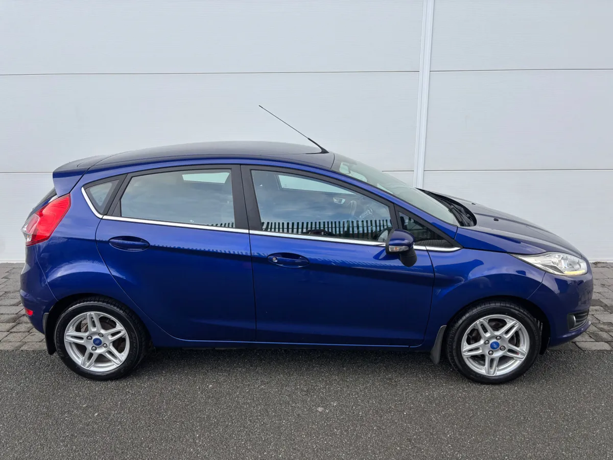 2015 FORD FIESTA 1.25i TITANIUM 5D FSH - Image 4