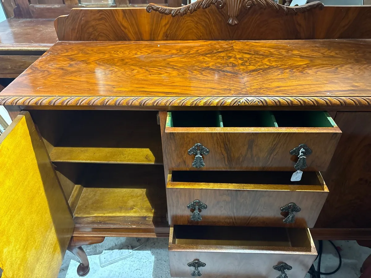 A vintage burl wood sideboard - Image 3