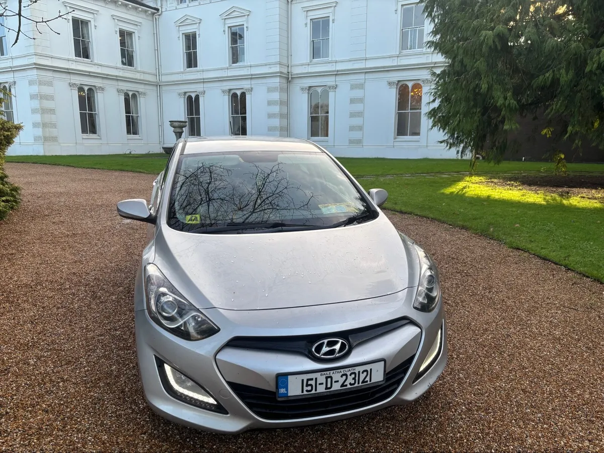 2015 Hyundai i30 high spec model 1.6 turbo diesel - Image 2
