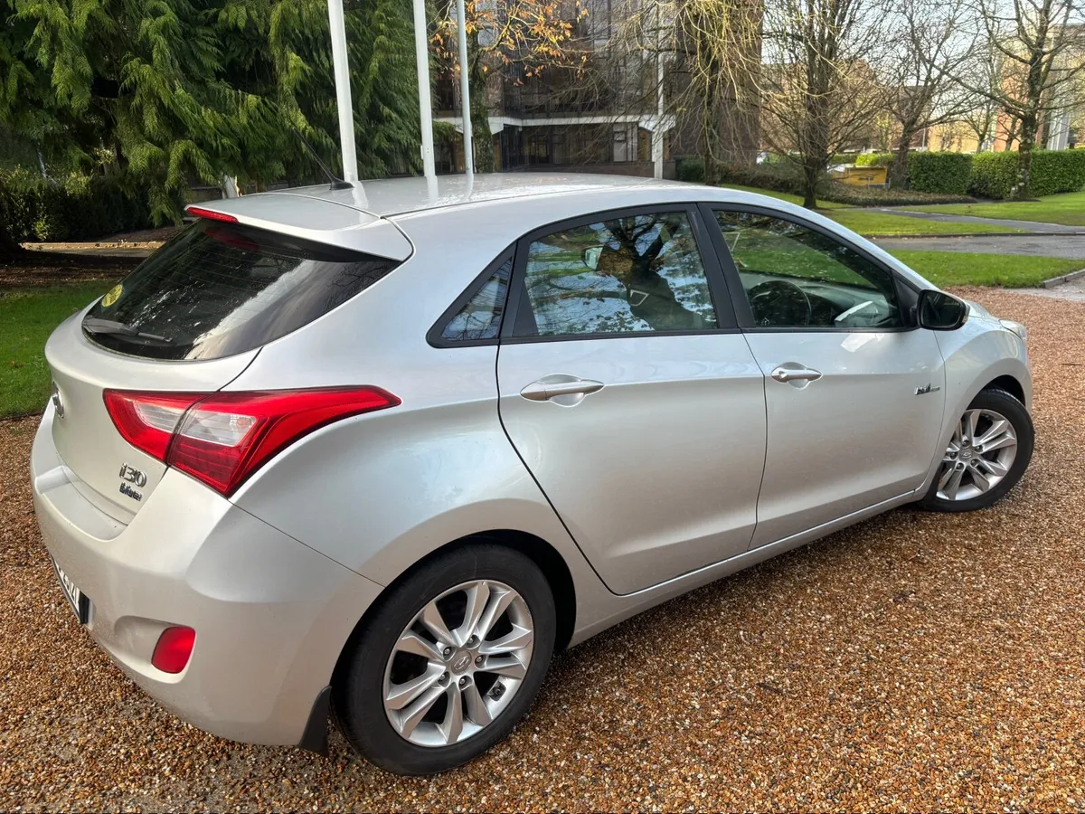 2015 Hyundai i30 high spec model 1.6 turbo diesel - Image 4