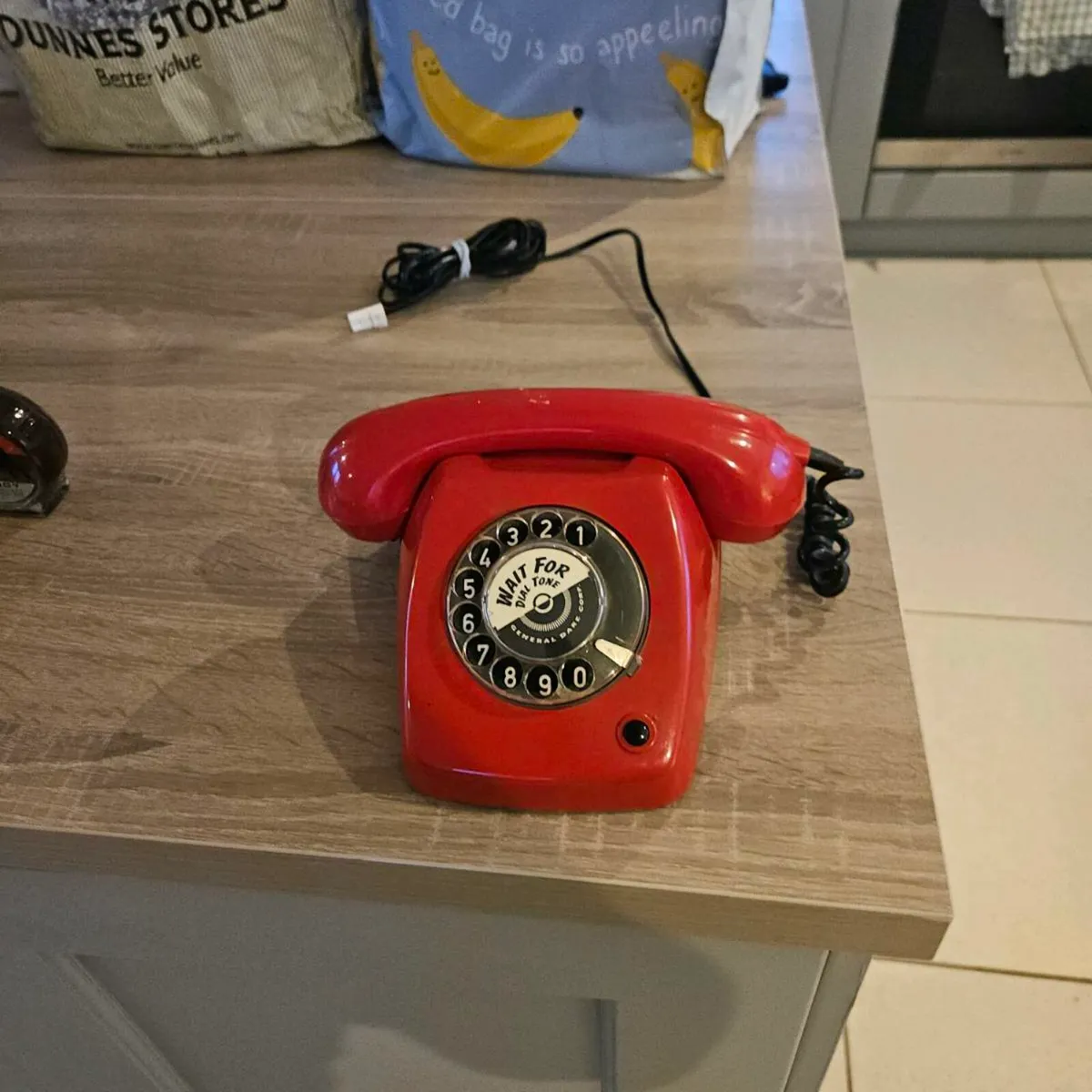 Vintage red telephone - Image 1