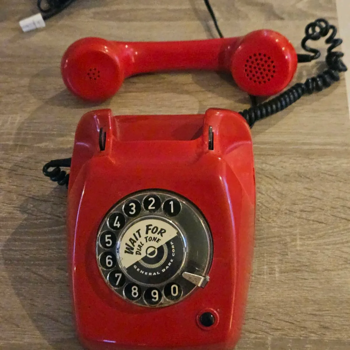 Vintage red telephone - Image 3