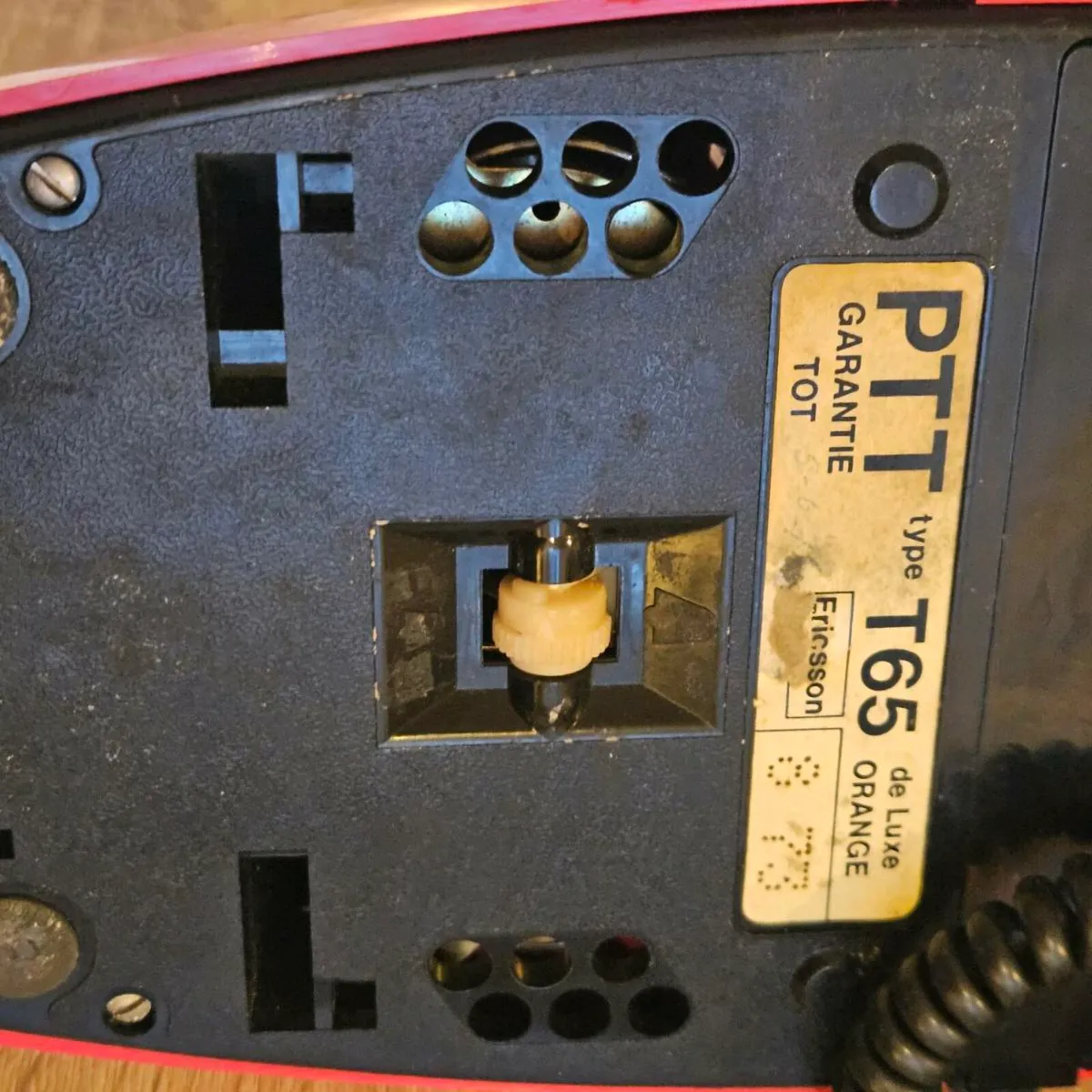 Vintage red telephone - Image 4