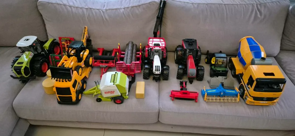Tractors farm toys selection bruder bundle etc - Image 2