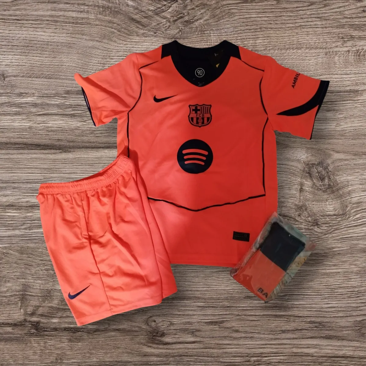 BARCELONA ( LAMINE YAMAL 10) ,KIDS KIT,8/9, 10/11 - Image 2