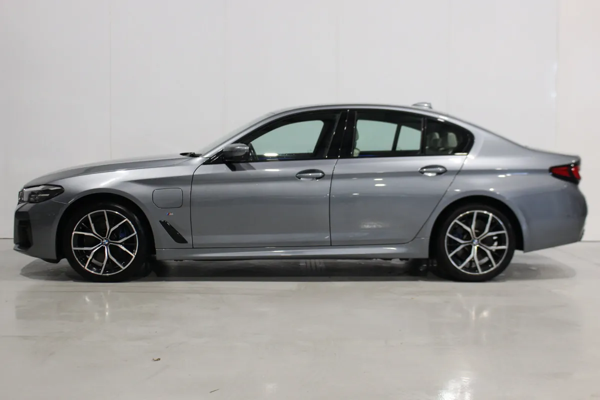 BMW 5-Series 2020 530e M-Sport - Image 4