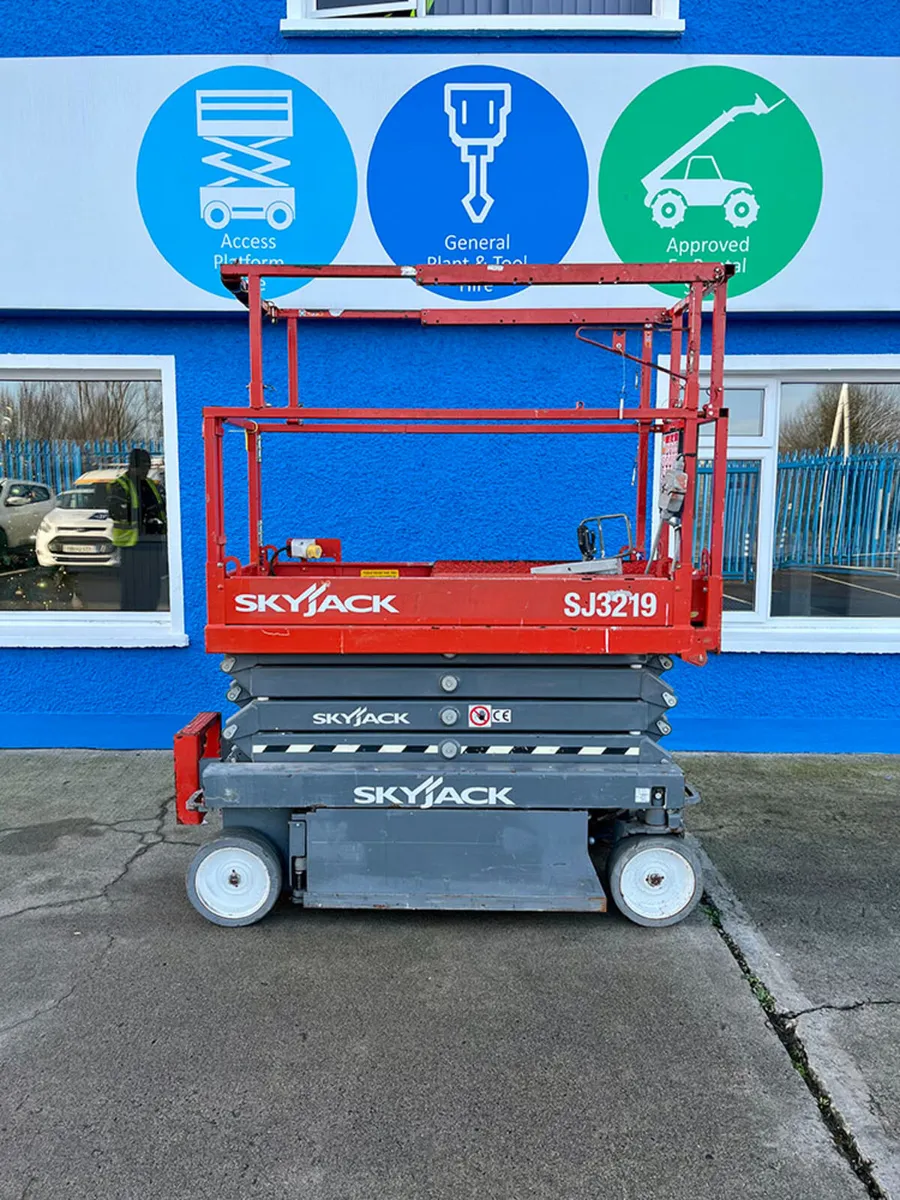Skyjack SJ3219 Electric Scissor Lift - Image 4