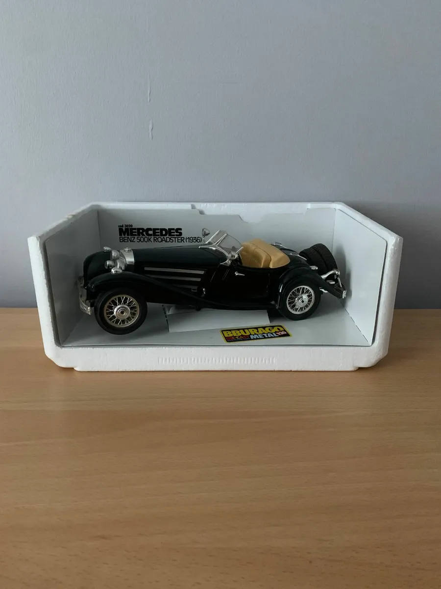 1936 Mercedes Benz Roadster 1/18 Burago Model Car - Image 2