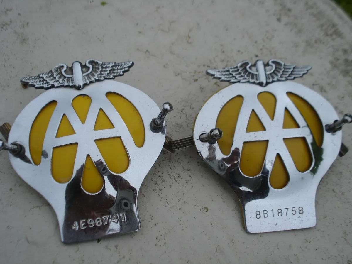 OLD AA CAR CHROME BADGES & KIOSK KEY. - Image 2