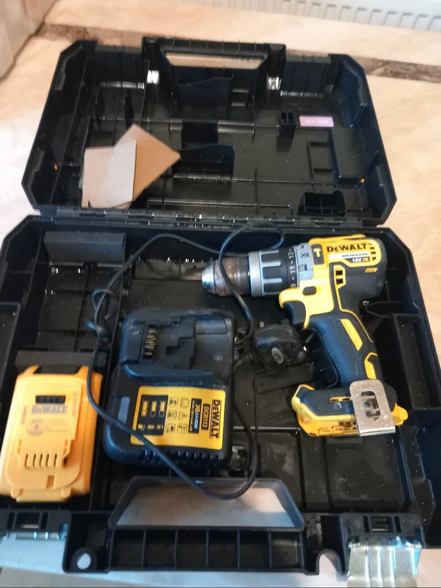 Dewalt 18V combi drill - Image 1