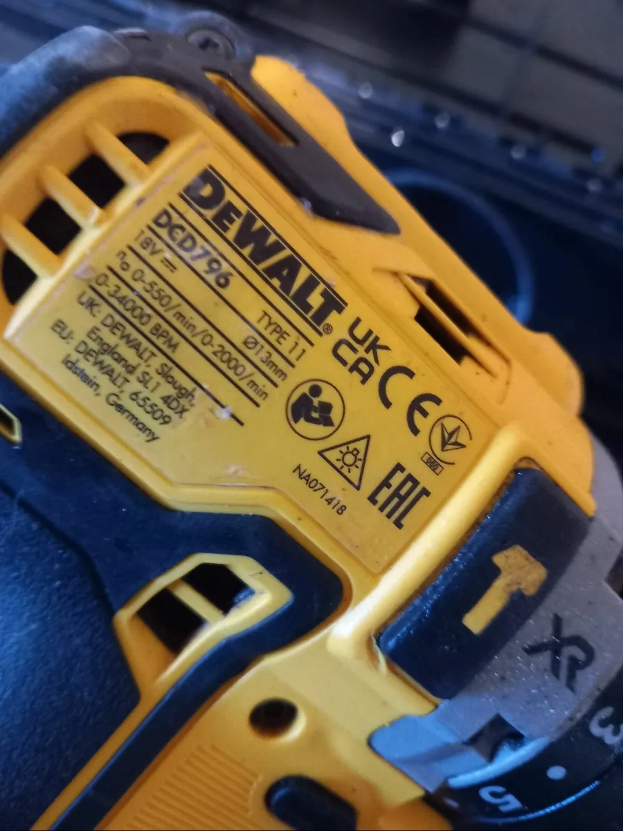 Dewalt 18V combi drill - Image 2