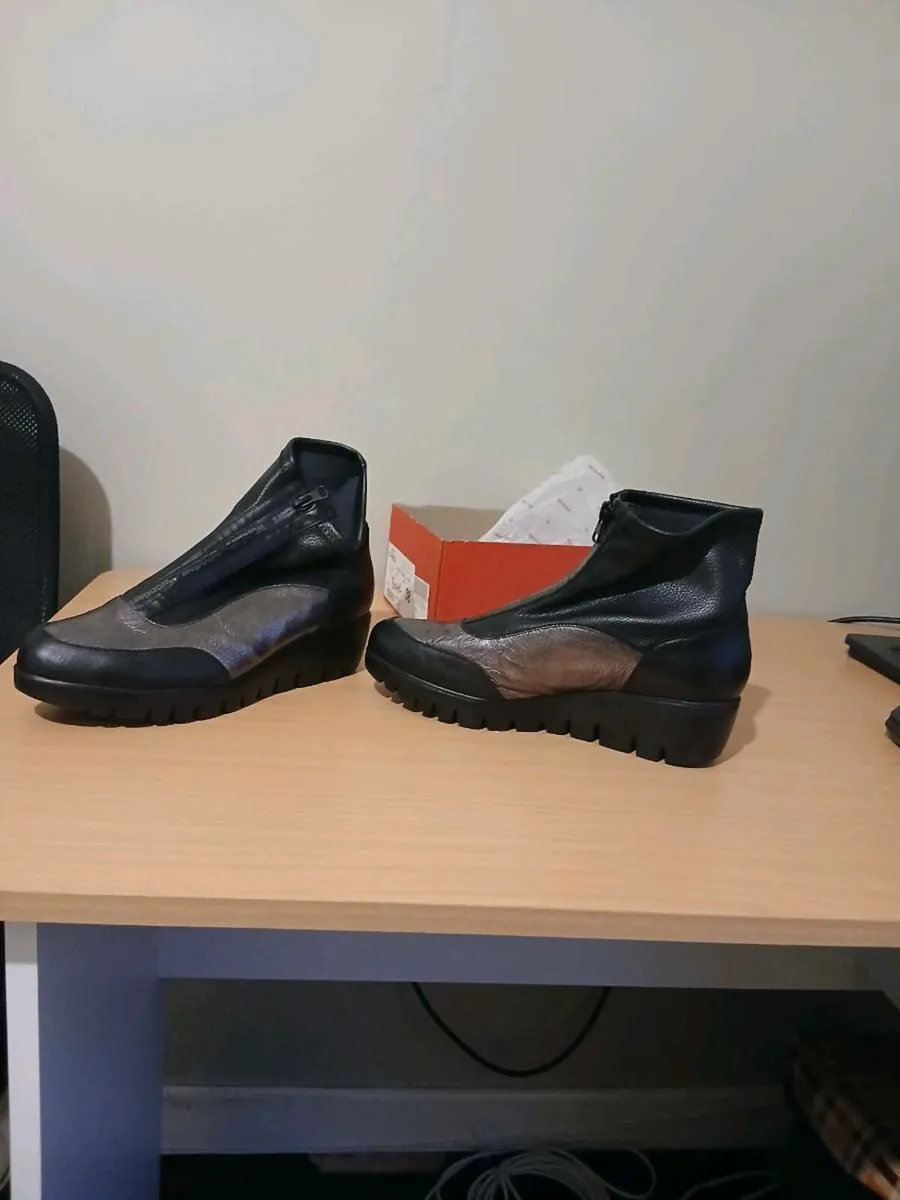 Ankle Boots Ladies Wonders brand - Image 1