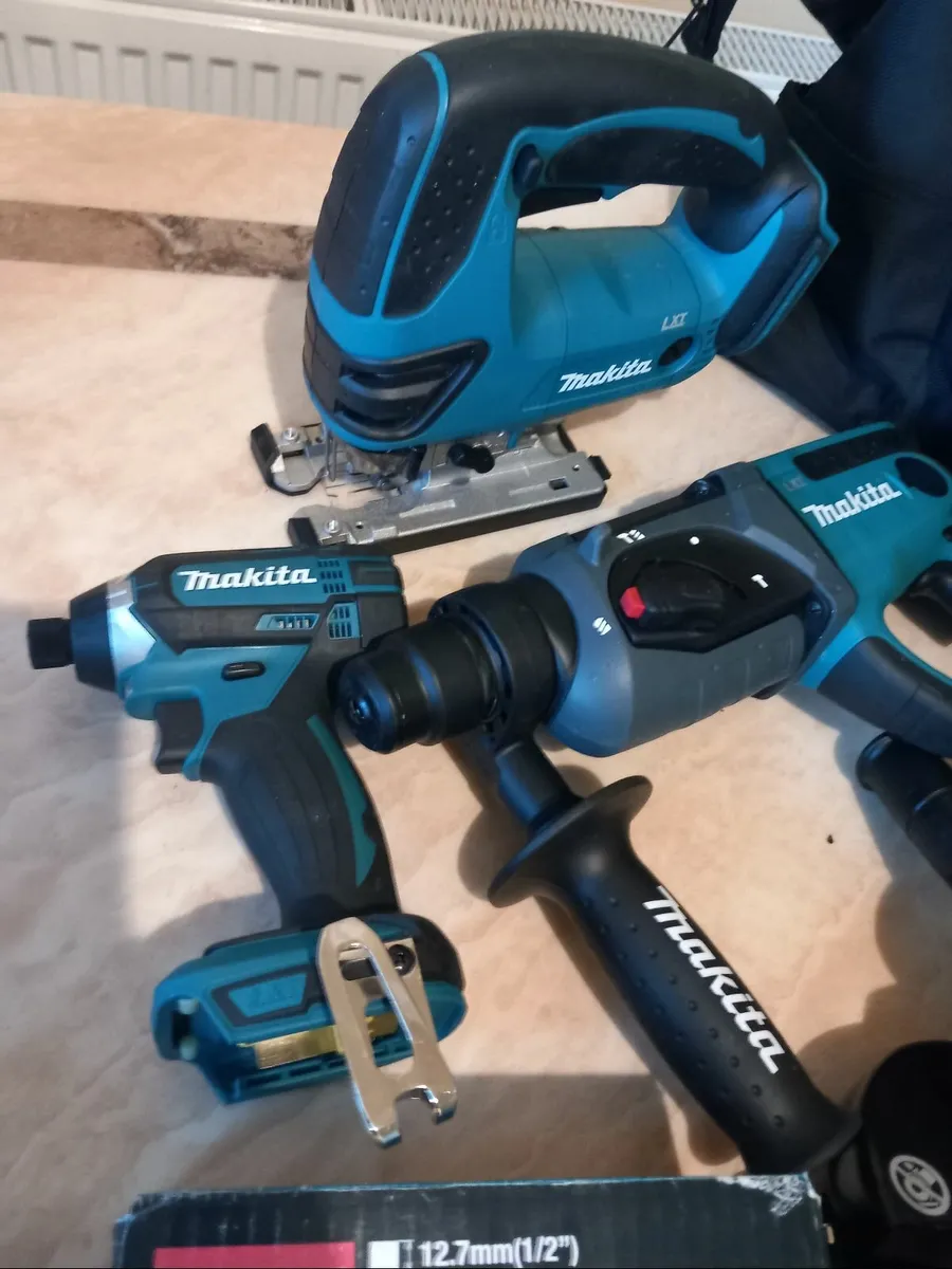 Brand new makita 10 pcs 18v kit - Image 2