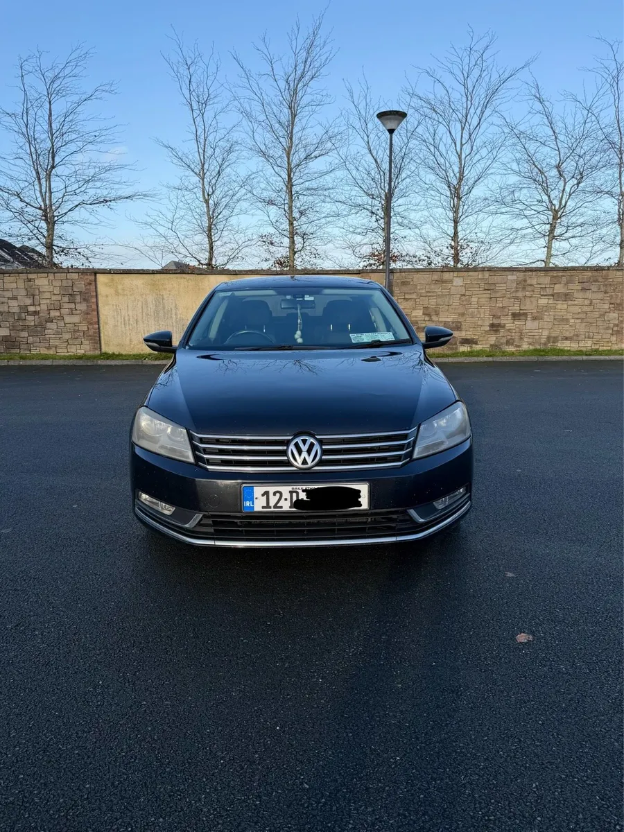 2012 Volkswagen Passat - Image 2