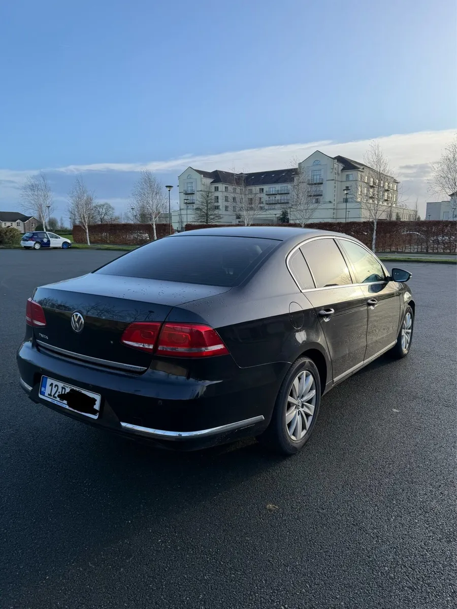 2012 Volkswagen Passat - Image 4