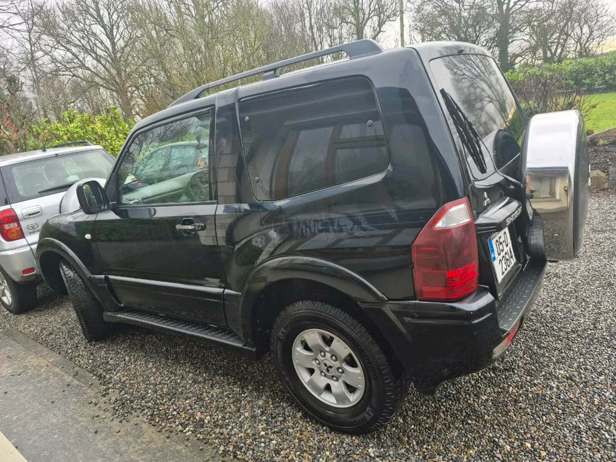 MITSUBISHI PAJERO - Image 2