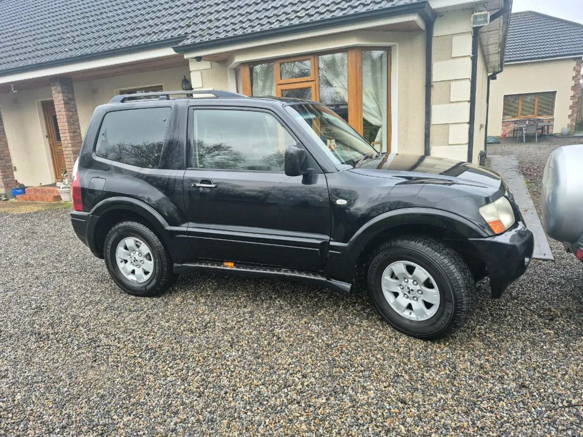 MITSUBISHI PAJERO - Image 3