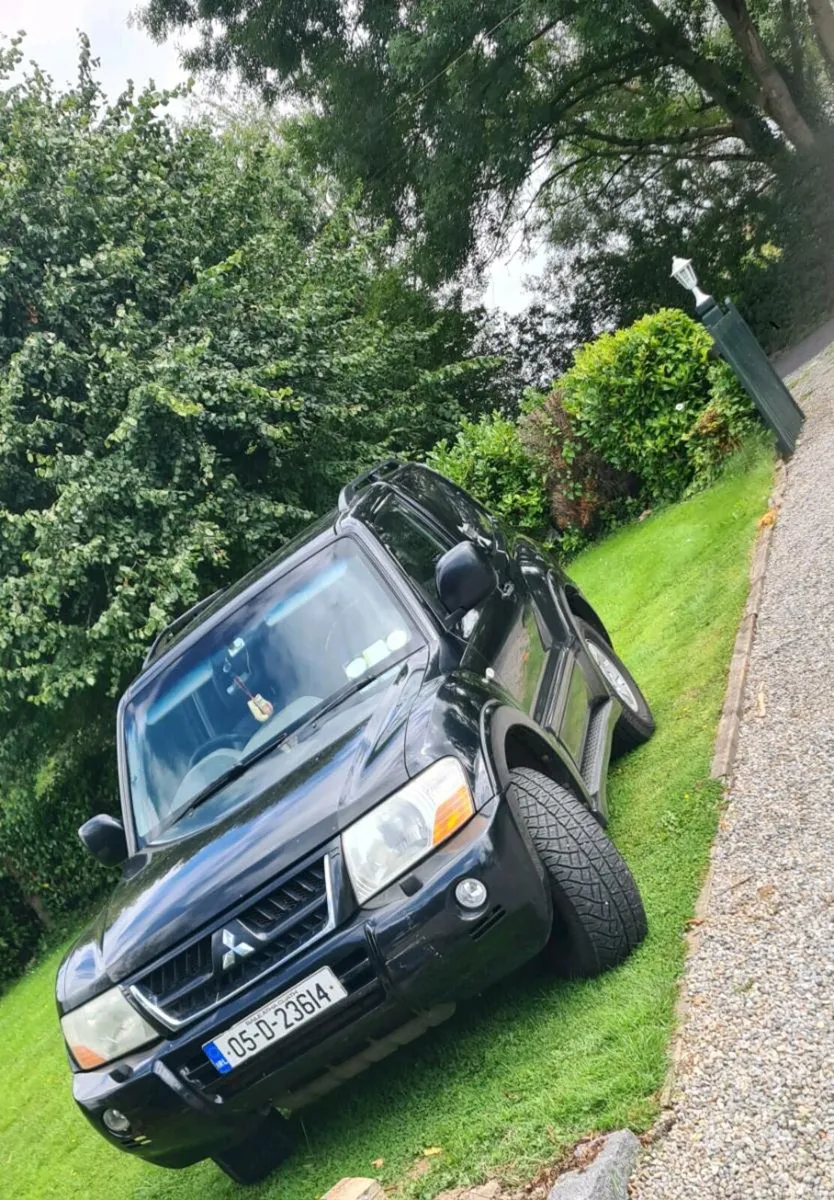 MITSUBISHI PAJERO - Image 4