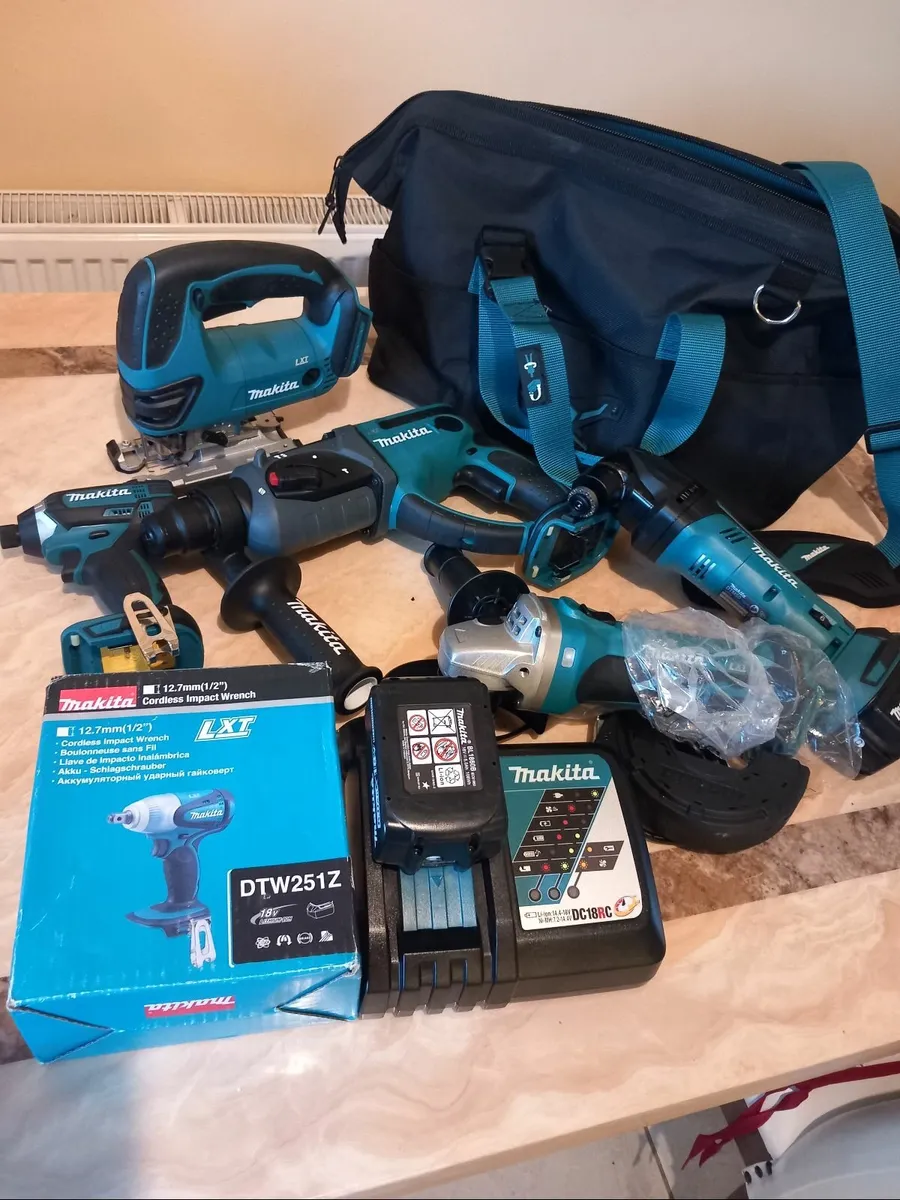 Brand new makita 10 pcs 18v kit - Image 1