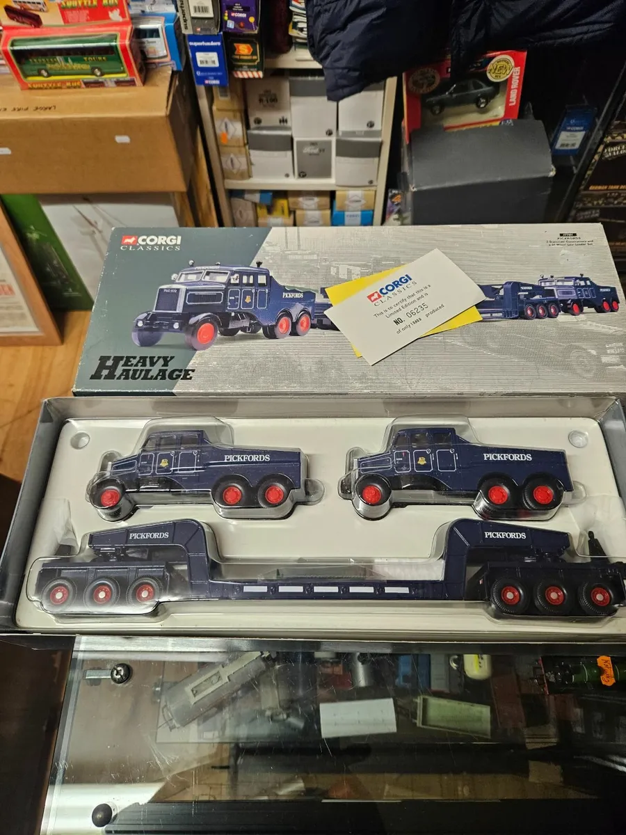 Corgi Scammel Tractor Units and Trailer Pickfords - Image 1