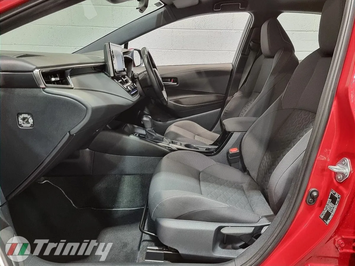 Toyota Corolla ** STUNNING CAR ** 1.8 HYBRID ** LU - Image 4