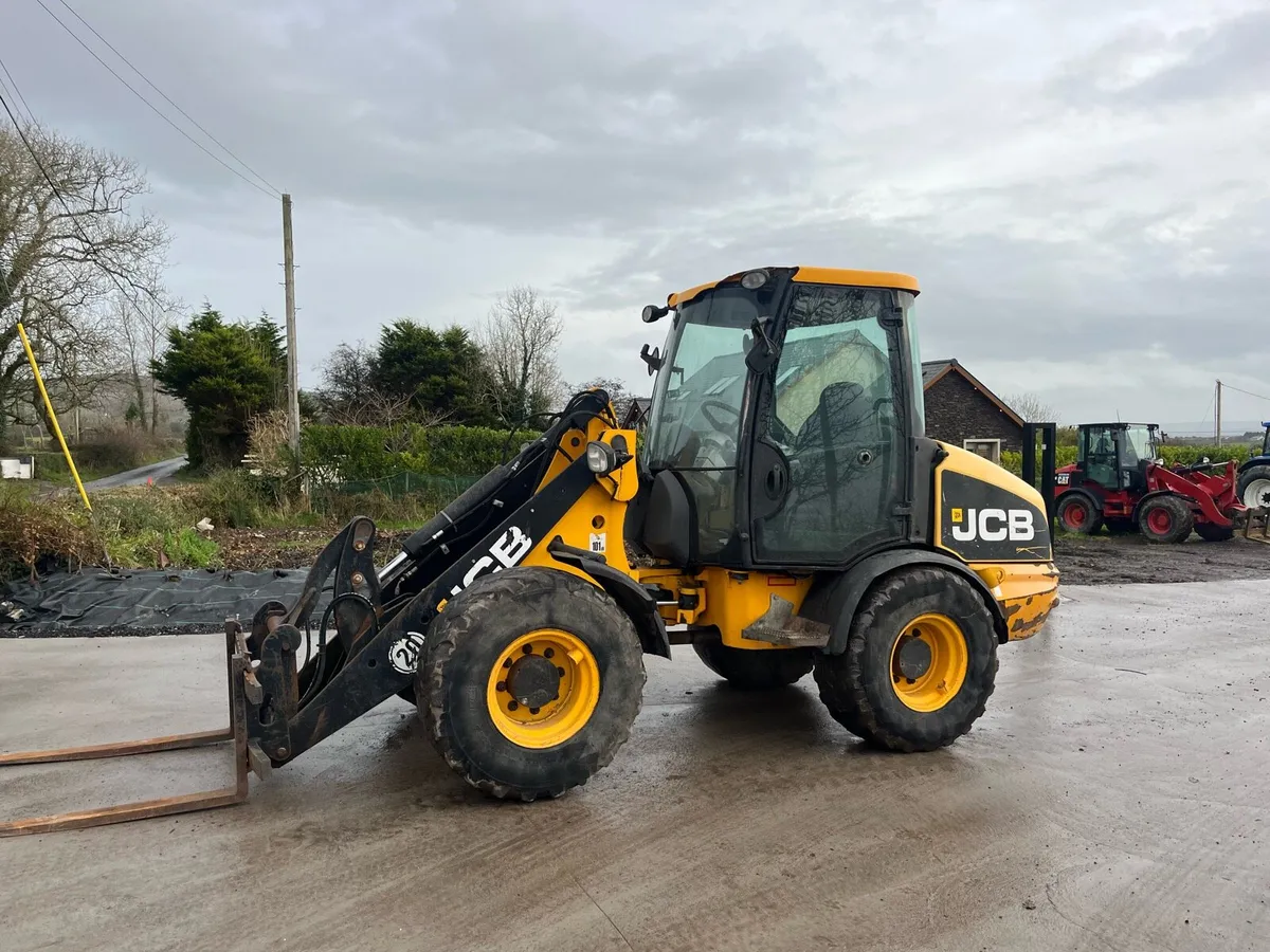 JCB 406 - Image 1