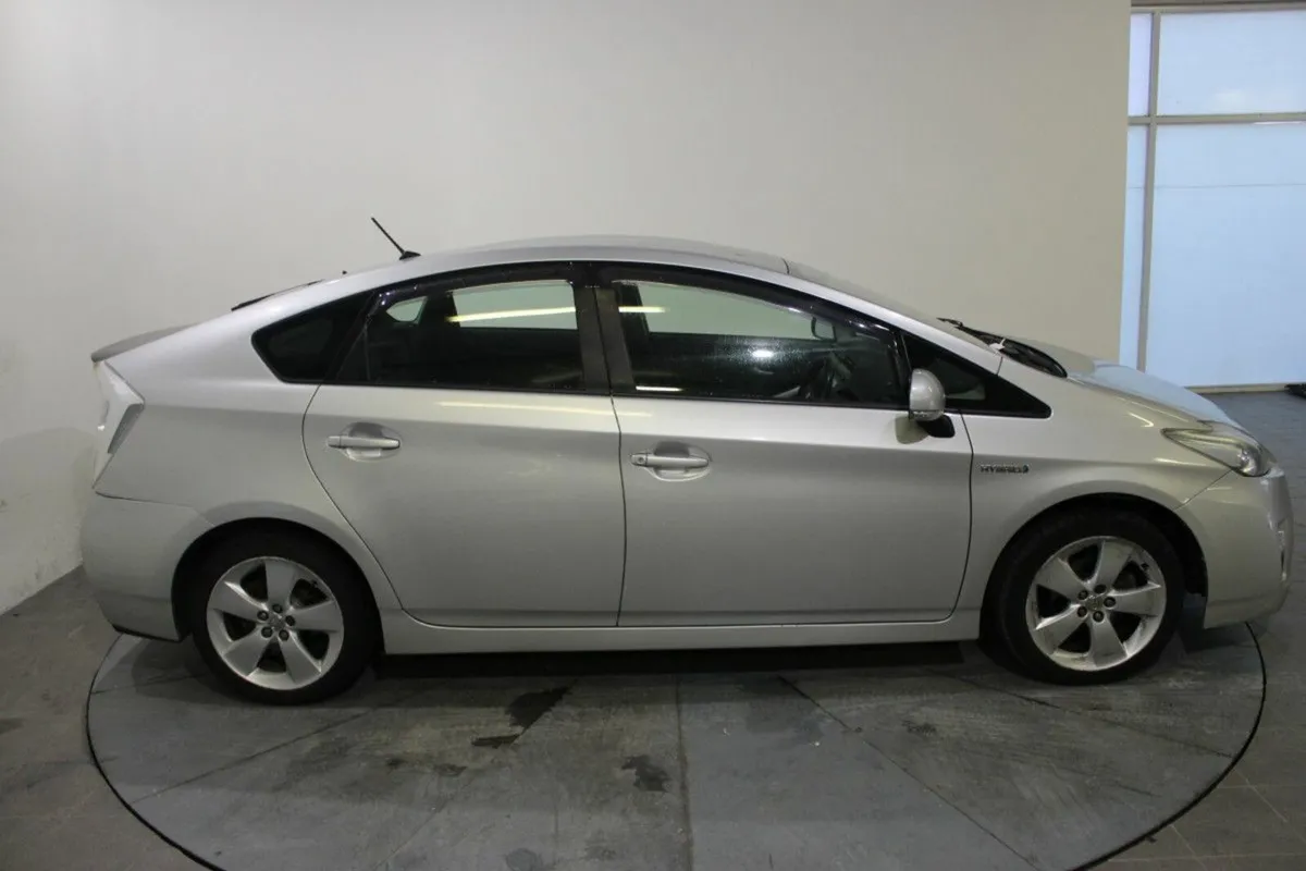 Toyota Prius 1.8 Hybrid Base Auto - Image 4