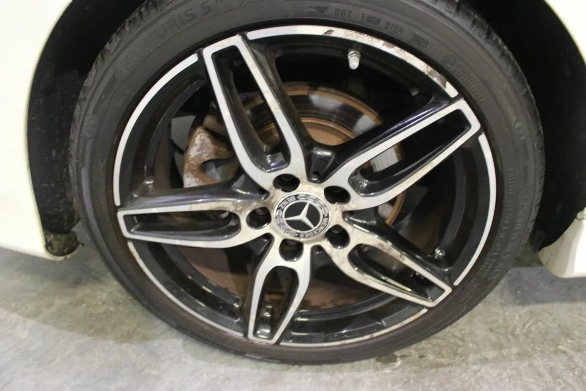 Mercedes-Benz CLA CLA 200 D AMG LINE - Image 4