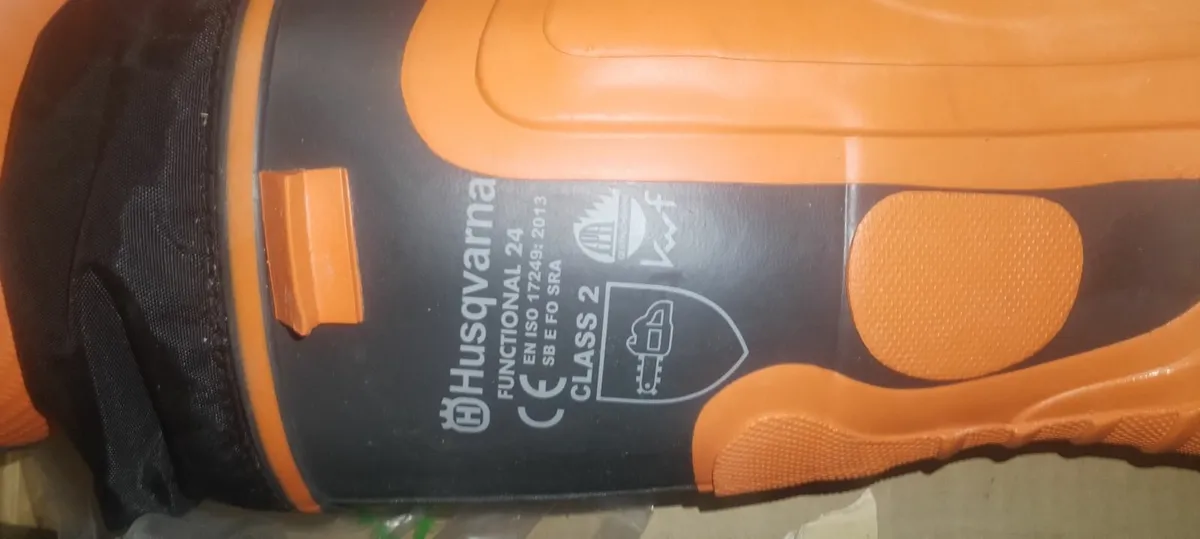 Husqvarna work boots & Pants - Image 2