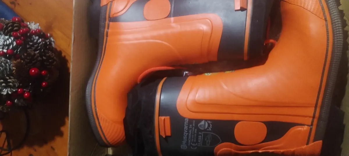 Husqvarna work boots & Pants - Image 3