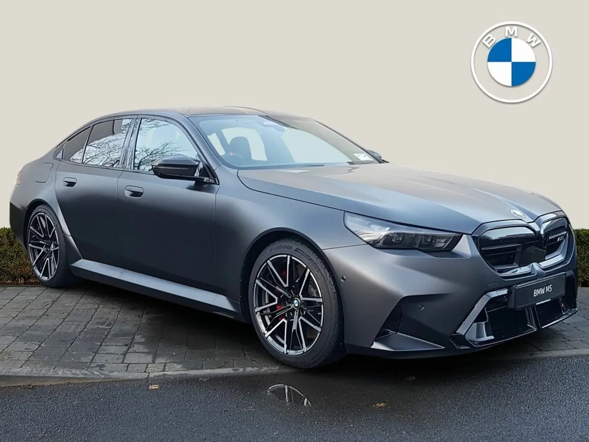 BMW M5 4.4 - Image 1