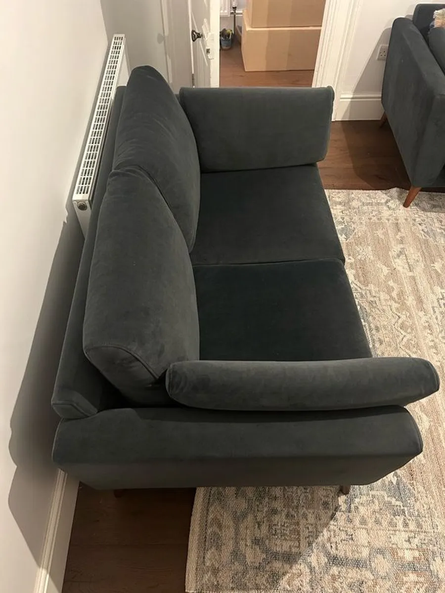 2 Seater Sofa (Mint Condition) - Image 3
